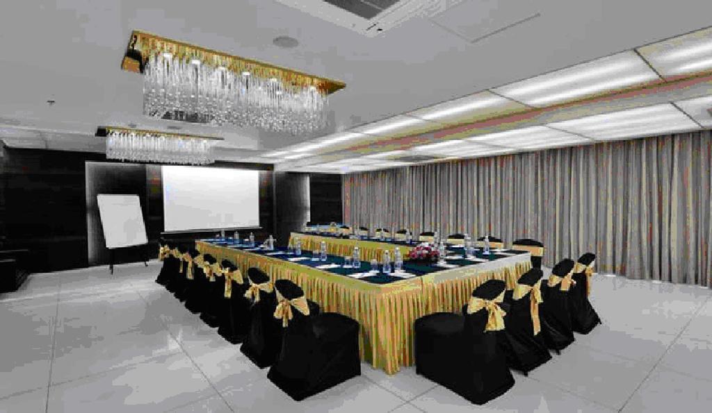 Comfort Inn Sunset Ahmedabad Eksteriør bilde